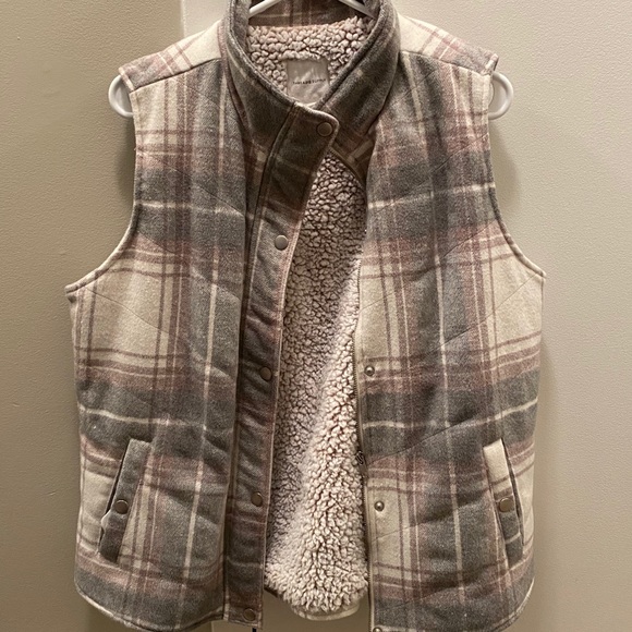 Thread & Supply Fuzzy Plaid Vest - Picture 1 of 4